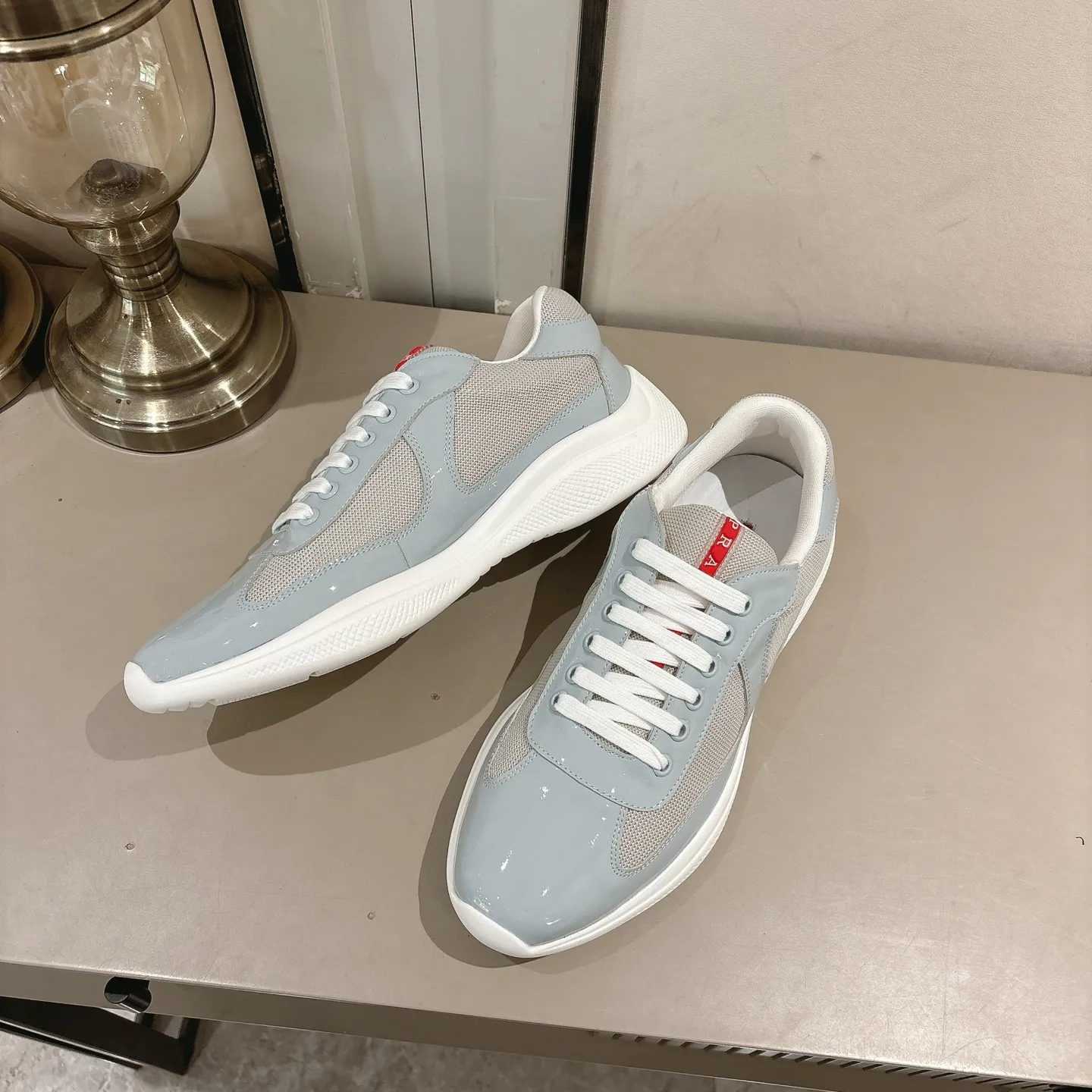 👟👟Ex-factory price 520👟👟 (Top version) Prada casual sports shoes, fashionable thick-soled casual loafers, unique taste, loved by everyone and easy to control, popular every year. There is also a versatile classic shoe last, which is enough to conquer you, wear it, increase the height and casualness, simple and handsome on the feet. The fabric is imported patent leather, the inner foot pad is soft and delicate, and the breathable mesh fabric is comfortable, ip Foam mold anti-slip lightweight outsole